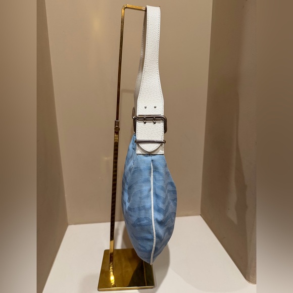 Fendi Oyster Bag in Blue Animal Print with White leather accent - Picture 6 of 14